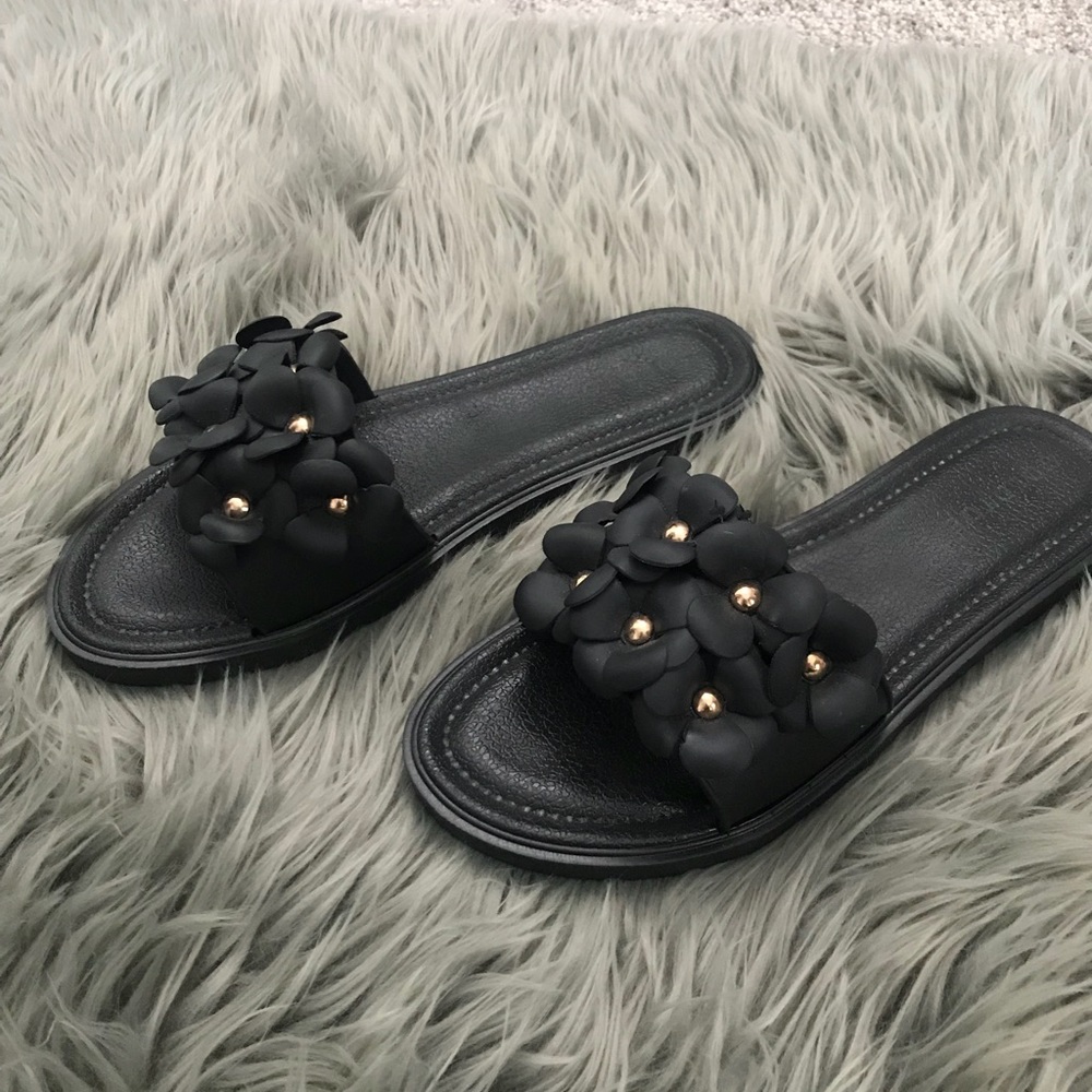 Gold Toe Black and Gold Flower Sandals